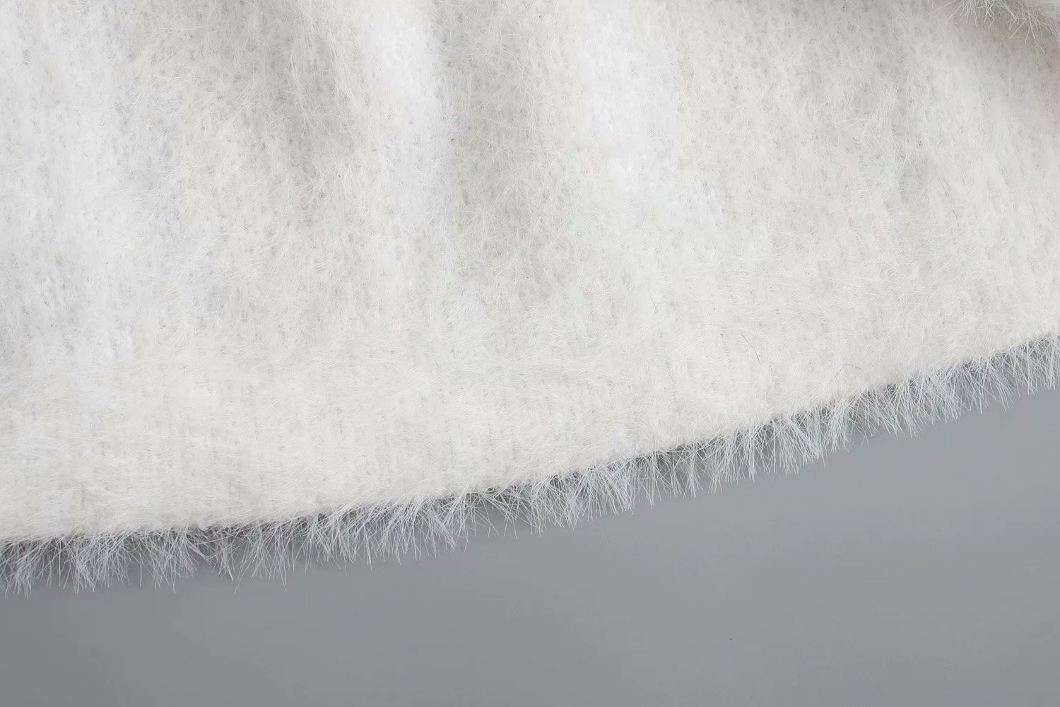 winter new women's pearl buckle long-sleeved soft waxy plush thick knitted jacket NSAM2289