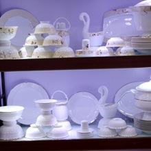陶瓷餐具套装56头碗盘碟成人圆形餐盘学生碗甜品碗中式瓷厂家定制