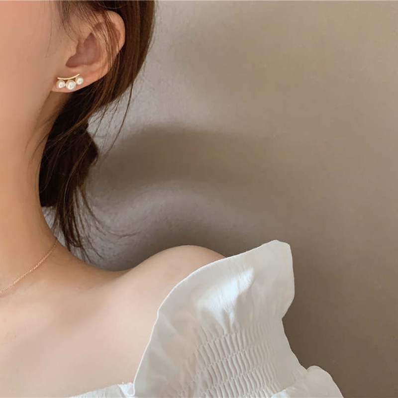 Korea S925 Silver Needle Simple Elegant Fan Shaped Rhinestone Small Pearl Earrings Wild Temperament Earrings Girl Wholesale Nihaojewelry display picture 2