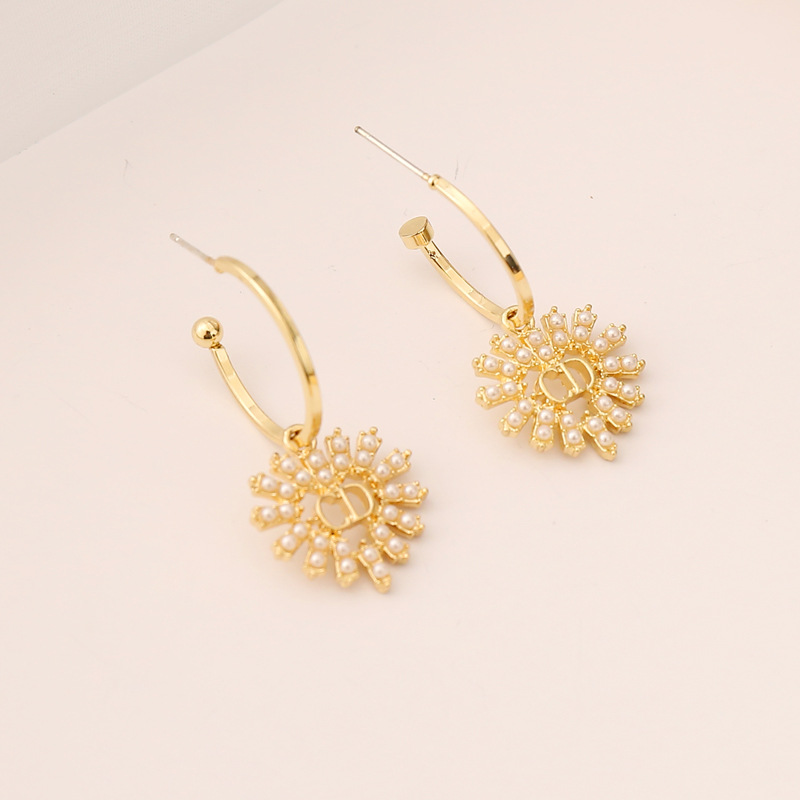 Fashion Heart Pearl Earrings display picture 7