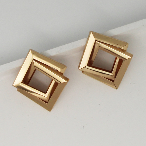 Cross-border exclusive fashion creative new Western European metal alloy earrings direct factory sale