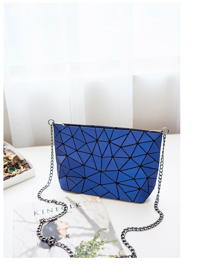 2023 New Matte 5 * 8 Geometric One Shoulder Borsa da donna Versione coreana Fashion Cross Fold Leggero Lingge Borsa piccola_voghion.com