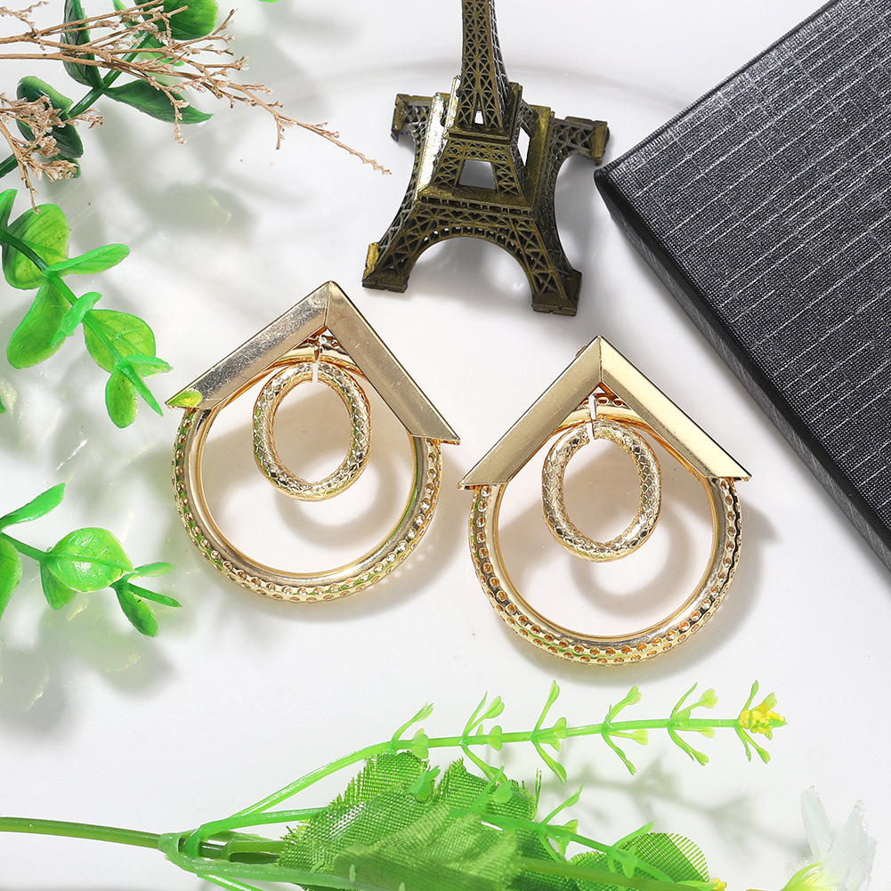 Creative Geometric Irregular Earrings Simple Holiday Style Fashion Wild Atmosphere Earrings House Design Wholesale Nihaojewelry display picture 5