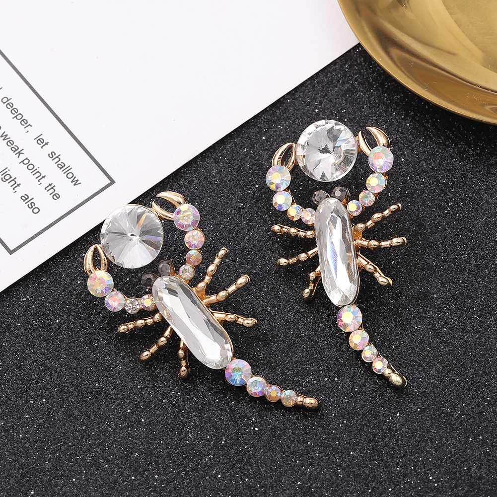 Scorpion Alloy Inlaid Colored Diamond Retro Exaggerated Earrings display picture 10