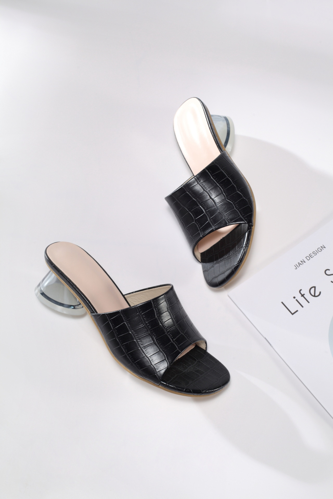 Crystal-heeled sandals Clear and stone-patterned square midheel slippers_voghion.com