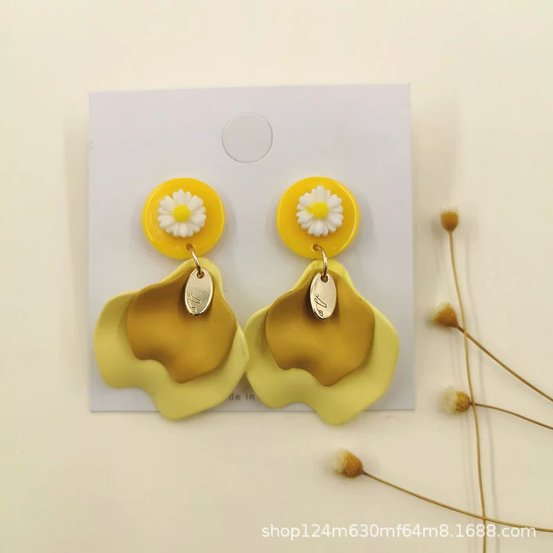 Retro brand cute earrings, factory direct supply, Japanese and Korean, simple and elegant design