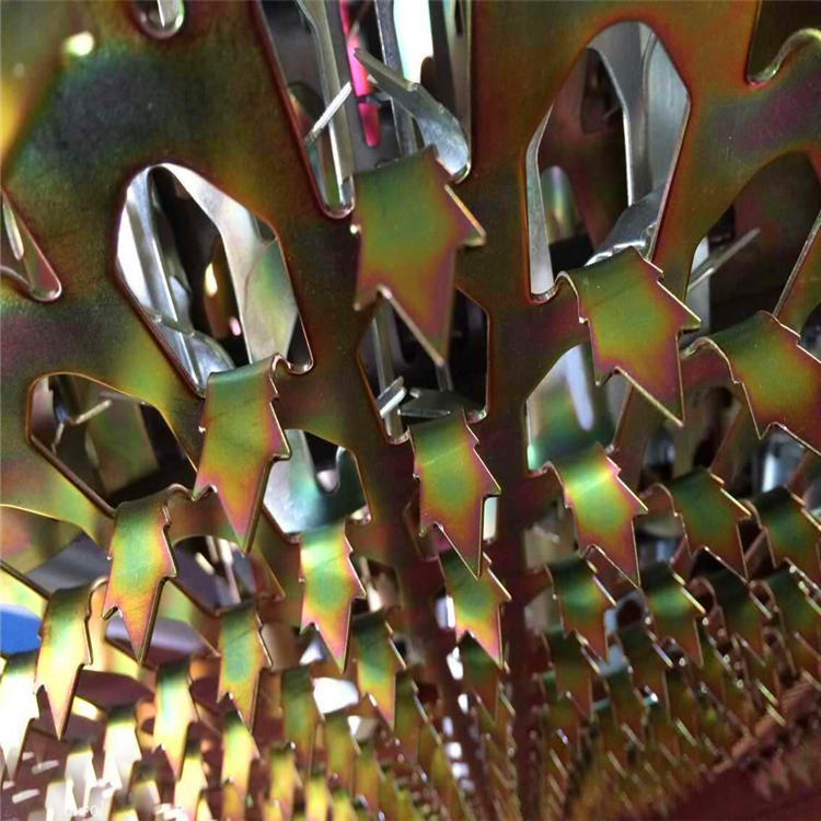 楼房阳台防爬刺板 刺钉板 管道防爬刺 360度防爬刺 厂家供应