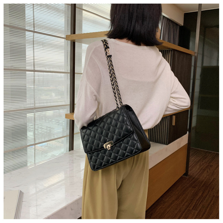 Autumn New Rhombus Quilted Flap Large-capacity Shoulder Embroidered Thread Chain Bag display picture 18