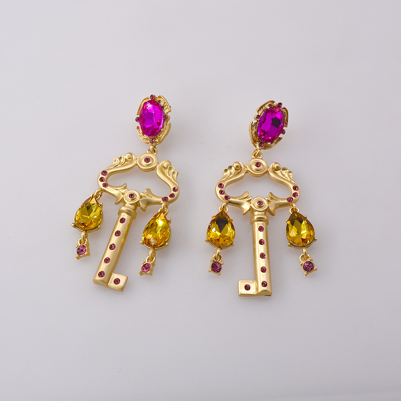 Baroque Long Crystal Rhinestone Gem Retro Earrings Fashion Baroque Key Crystal Personality Earrings Wholesale Nihaojewelry display picture 9
