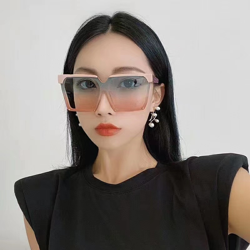 Nouvelles Lunettes De Soleil Une Pièce De Mode Simples À Grande Monture display picture 22