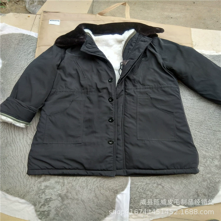 Оптовая продажа: пальто средней длины, очень большое и толстое, с подкладкой из овчины, со съемным меховым воротником из овчины, верхняя одежда.