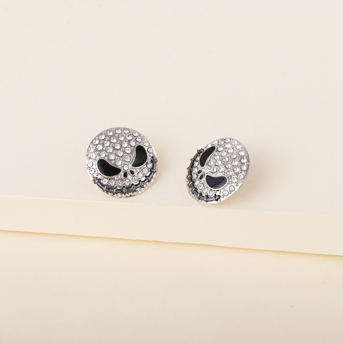 Fashion Halloween Funny Full Rhinestone Eyes Earrings display picture 3