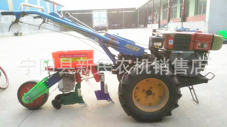 辽宁地区用玉米播种机苞米播种机带施肥行距株距可调玉米精播机