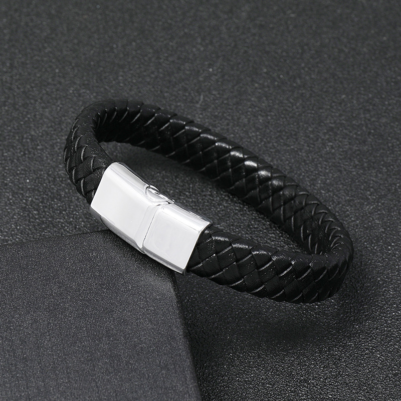 Simple Leather Alloy Magnet Buckle Retro Bracelet display picture 5