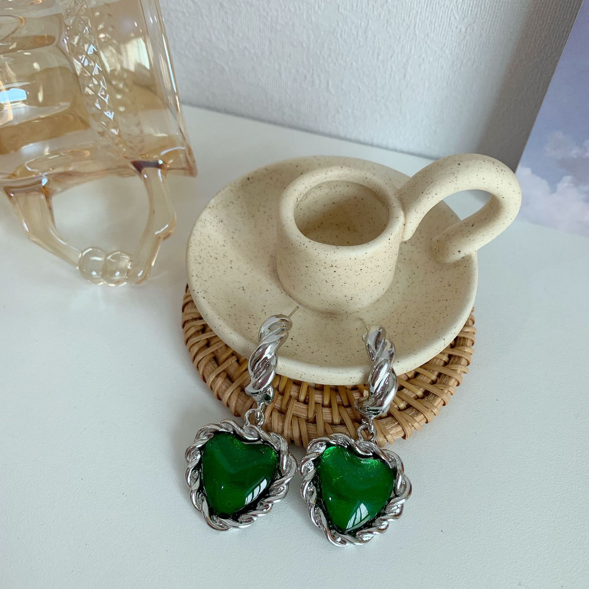 South Korea Earrings French Retro Emerald Love Gas Wild Quality Earrings Wholesale Nihaojewelry display picture 8