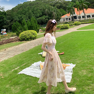 复古宫廷仙女长裙2020新款夏方领a字蕾丝拼接显瘦油画法式连衣裙