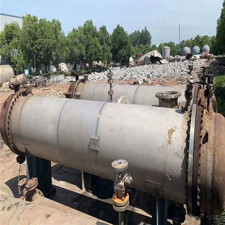 出售二手100平方列管式冷凝器    喷淋式冷凝器   不锈钢冷凝器