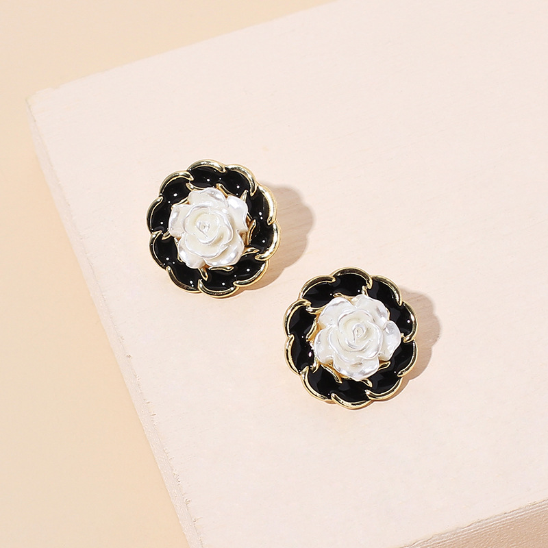 7g Weight Earrings Classification Wedding, Travel, Birthday, Festival Occasion Flower Pattern Women'S Gender Vintage Style Style Gold Color Fashion Resin Flower Earrings 8