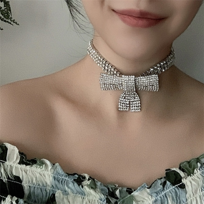 Fashion Full Diamond Geometric Bow Choker Necklace Exaggerated Clavicle Neck Chain Tide Wholesale Nihaojewelry display picture 2