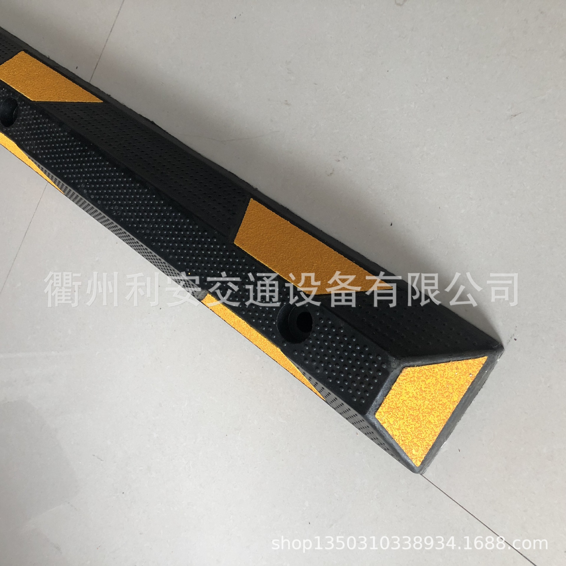 橡胶车轮定位器1650mm长度，挡车器