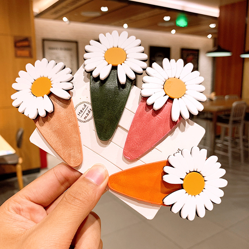 Korean Big Daisy Side Girl Side Clip Simple Flower Bb Clip Hair Clip Temperament Hairpin Headdress Wholesale Nihaojewelry display picture 3