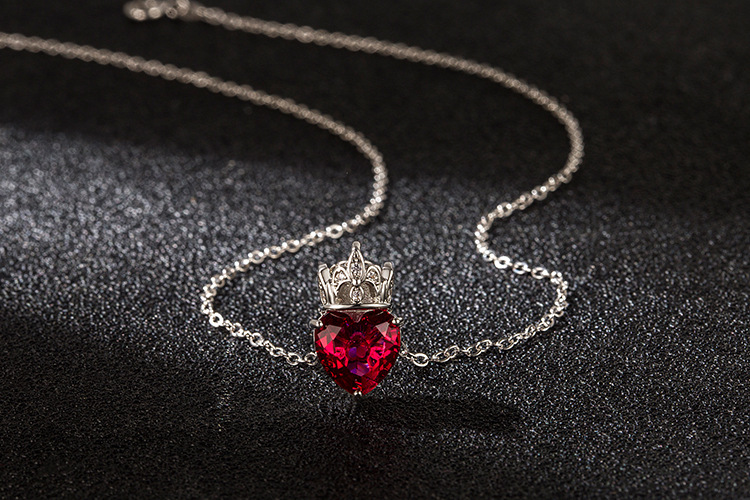 fashion queen necklace retro crown pendant peach heart pendant clavicle chain love necklacepicture4