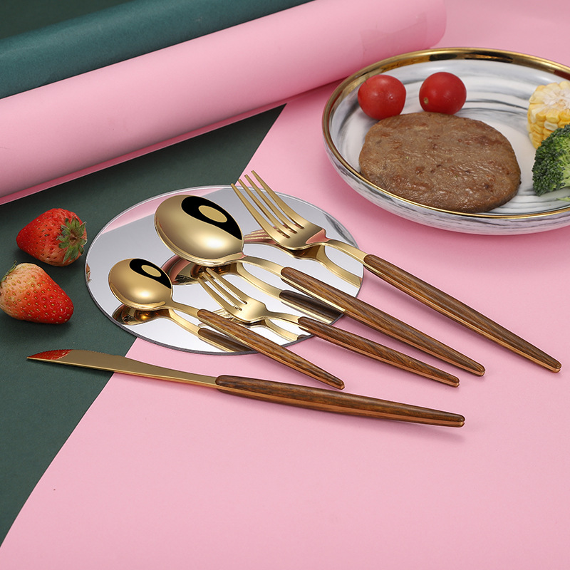 Nordisk bestiksæt med træhåndtag i rustfrit stål_voghion.com