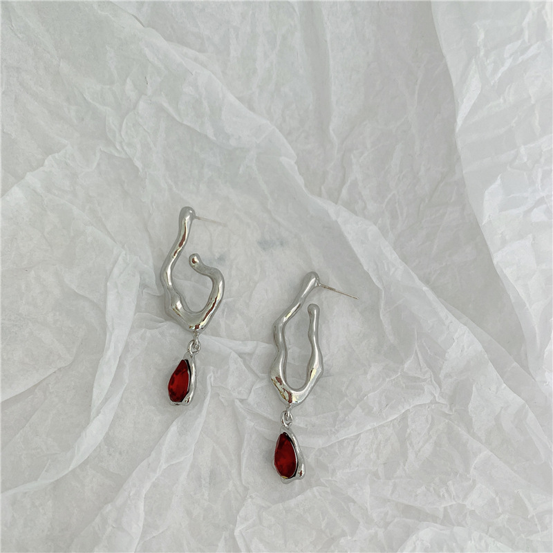 Gem Simple Twisted Irregular Earrings display picture 7