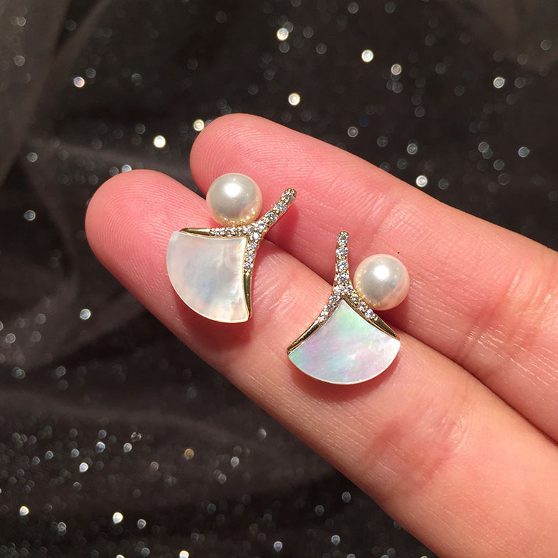 Jupe Perle Boucles D&#39;oreilles Simples Perles Blanches display picture 3