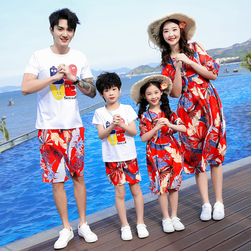 Summer parent-child clothing for a family of three, stylish mother-daughter dresses, beach and seaside vacation family short-sleeved T-shirt suits