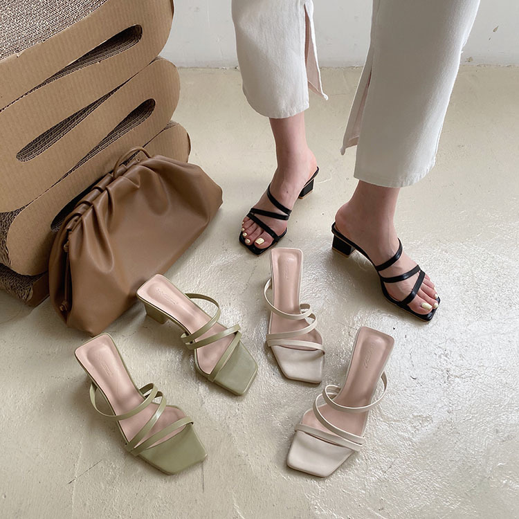 2020 Sexy Square Chunky-heel Heel Word Slippers Female Summer Outer Wear Korean Version Of The Wild Surest Beach Sandals Shoes