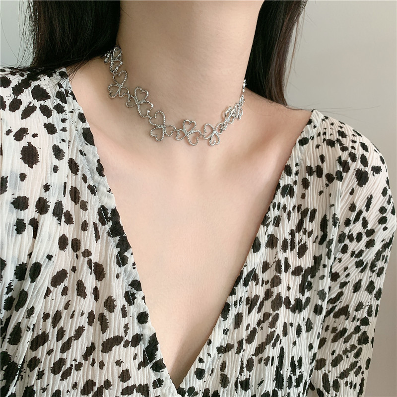 Flower Metal Hollow Stitching Love Clavicle Chain Choker Neck Chain Wholesale Nihaojewelry display picture 13