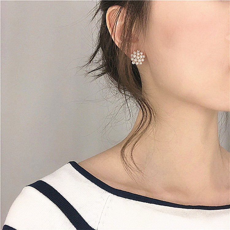 Korean New Fashion Irregular Pearl Ball Retro Earrings Nihaojewelry Wholesale display picture 1