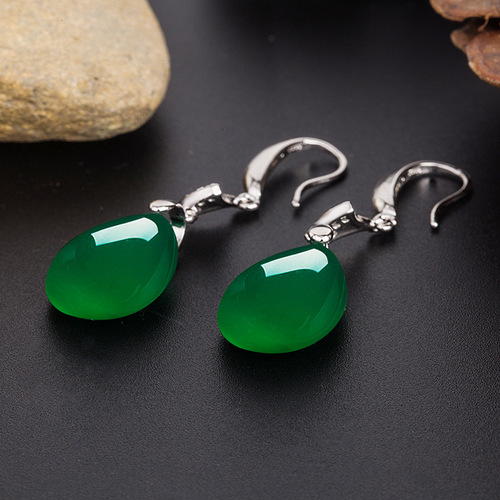 Ethnic Fengshui drop-shaped green agate earrings for women, micro-embellished diamonds, long chrysoprase ear hook earrings, gift jewelry for mom