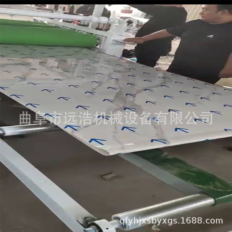 木饰面板PET膜贴面机 远浩厂家热销 pvc发泡板涂胶贴面机 图片