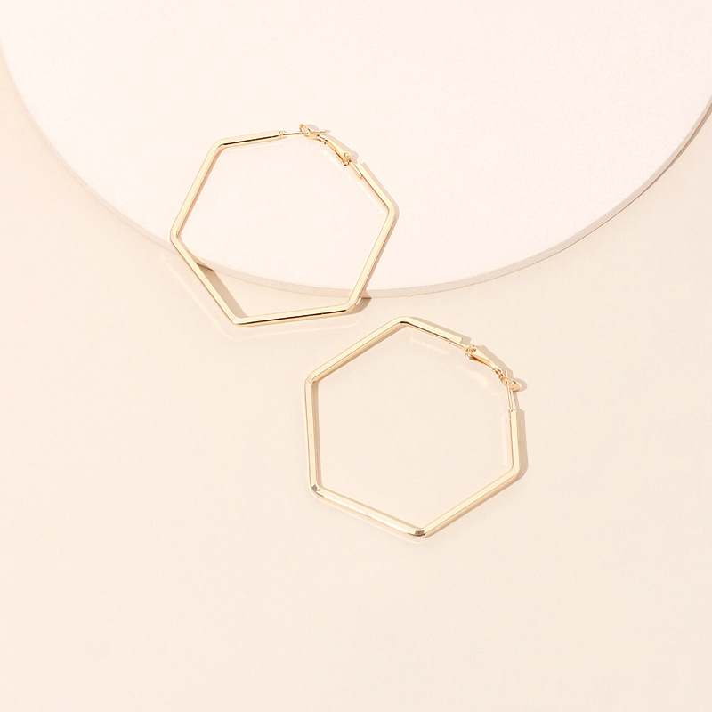 Nouvelle Mode Exagérée Mode Rétro Hexagonale Simple Triangle Boucles D&#39;oreilles En Métal En Forme De Coeur En Gros Nihaojewelry display picture 10