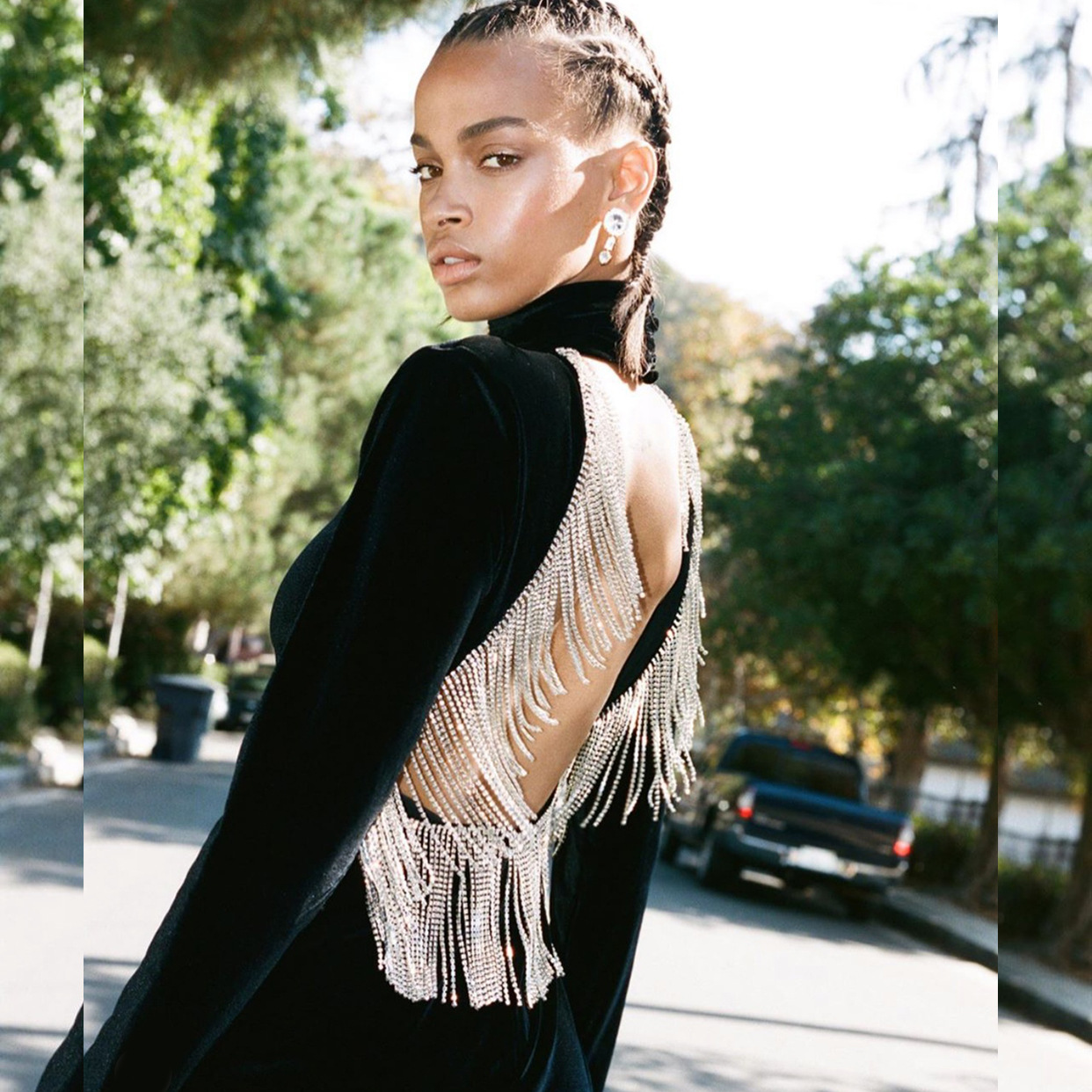 2020时尚新款长袖圆领露背流苏丝绒性感晚礼服女ins款