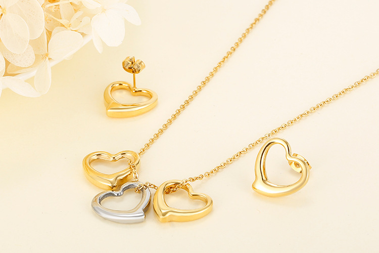 European and American new stainless steel heart-shaped peach heart necklace earrings jewelry set