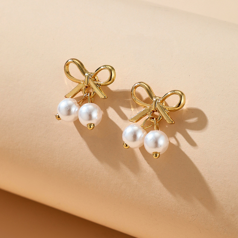 Korean Style Asymmetry Stars Elk Bow Pearl Earrings Simple Spread Wholesale Nihaojewelry display picture 14