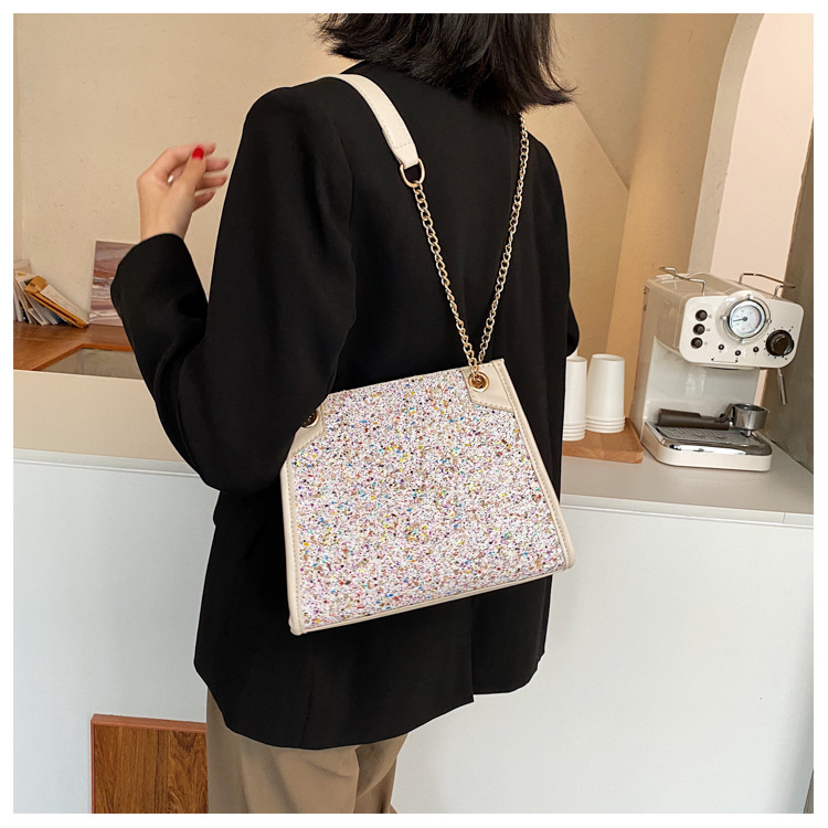 Hot Selling Texture Envelope Bag Tassel One-shoulder Chain Small Square Bag display picture 13
