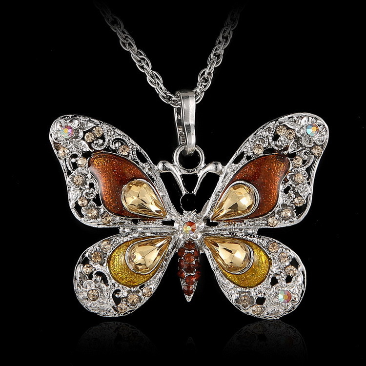 Lujoso Mariposa Aleación Enchapado Embutido Diamantes De Imitación Mujeres Collar Colgante display picture 4