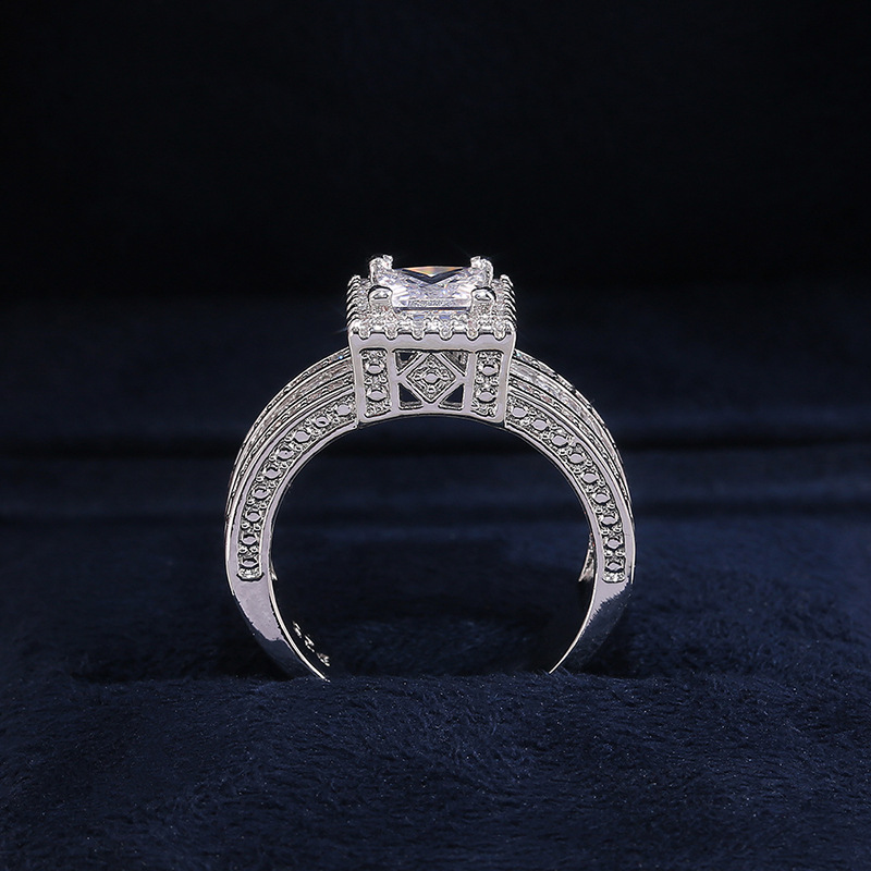 Mode Nouveau Flash Diamant Carré Femmes Bague De Fiançailles En Cuivre En Gros display picture 2