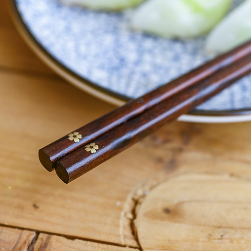 Detomate Japanese style small golden flower wood pointed chopsticks solid wood chopsticks Japanese style tableware street stall hot selling daily chopsticks