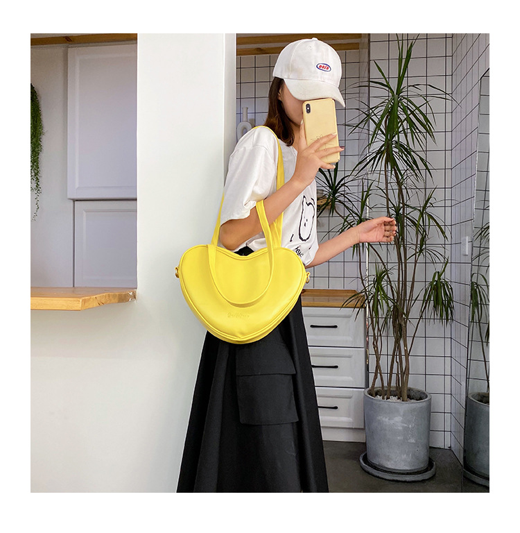 New Korean Fashion Heart-shaped Shoulder Bag Armpit Bag Harajuku Wild Large-capacity Bag Wholesale Nihaojewelry display picture 33