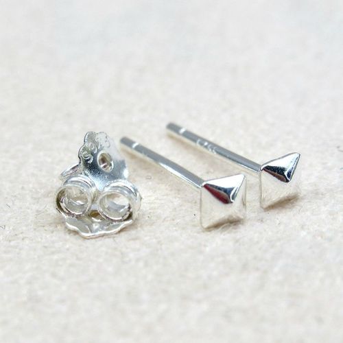 S925 sterling silver earrings for women, ear piercing, ear sticks, ear sticks, silver earrings, simple mini small cartilage ear needles, anti-blocking needles