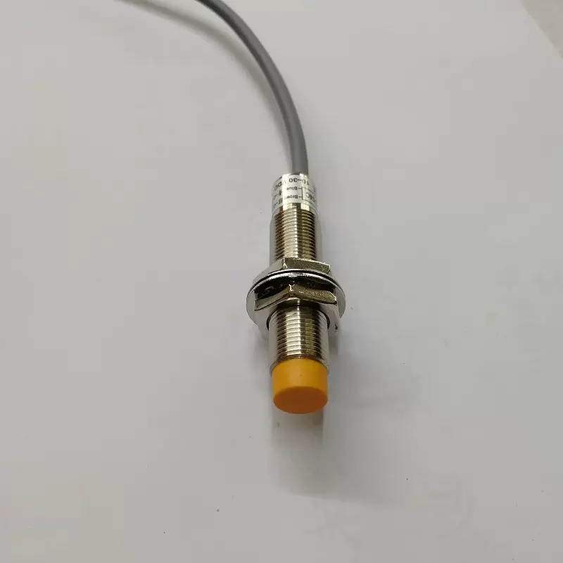 M12圆形直流二线接近开关常开方形直流二线传感器高效稳定防水油