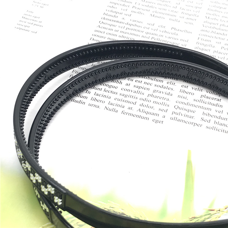 Pintura en aerosol de plástico negro y blanco de dos colores cuadrado diadema cabeza hebilla dos yuanes tienda accesorios para el cabello accesorios de la cabeza