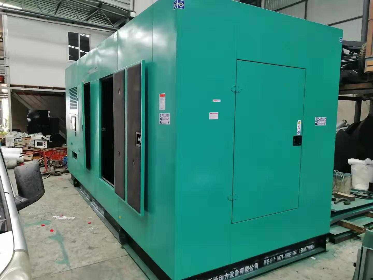 云南昆明康明斯KTA38配无刷斯坦福800kW静音箱自动化柴油发电机