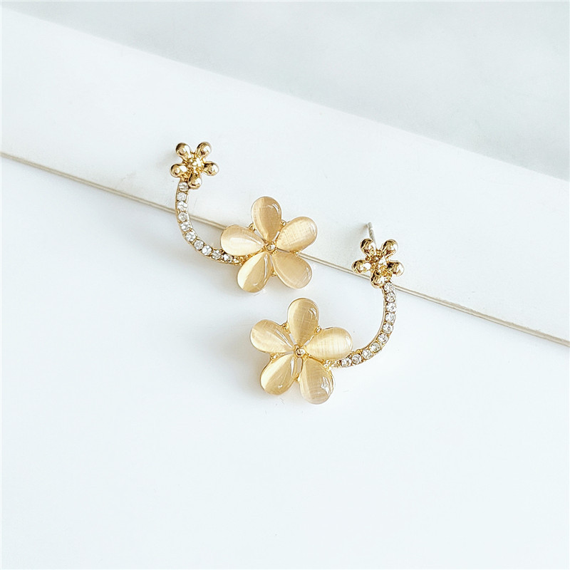Fashionable Small Flowers Wild Exaggerated Diamond Alloy Earrings display picture 5