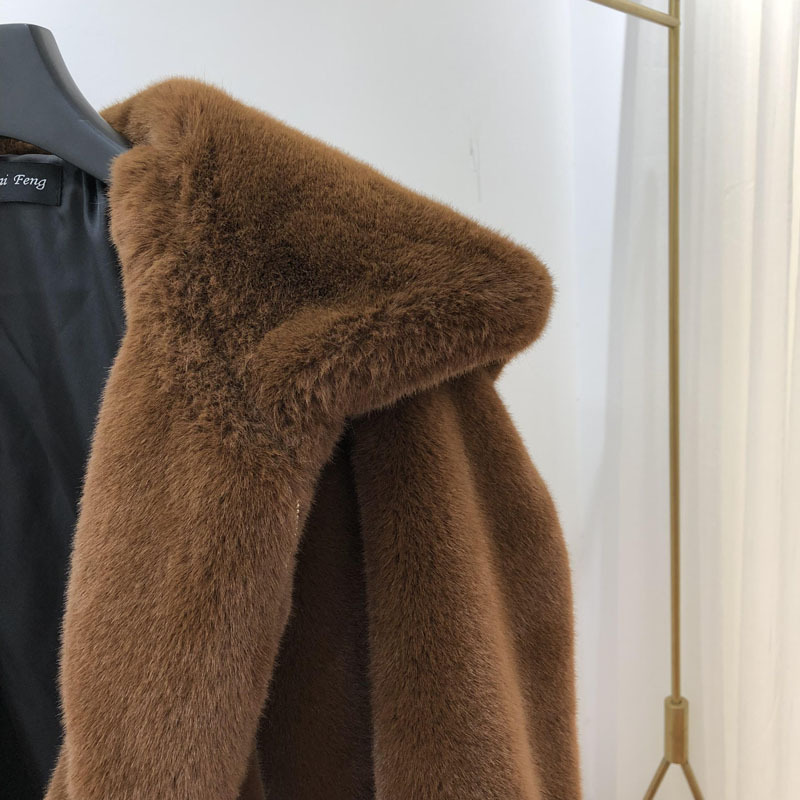 Palton damă din blană artificială cu glugă și urechi de urs_voghion.com